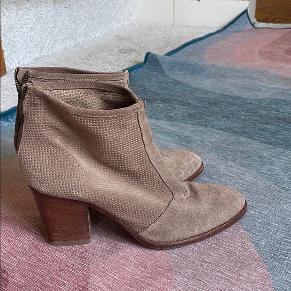 Aquatalia Perforated Tan Fall Brown Ankle Boots With Chunky Heel - Picture 3 of 15